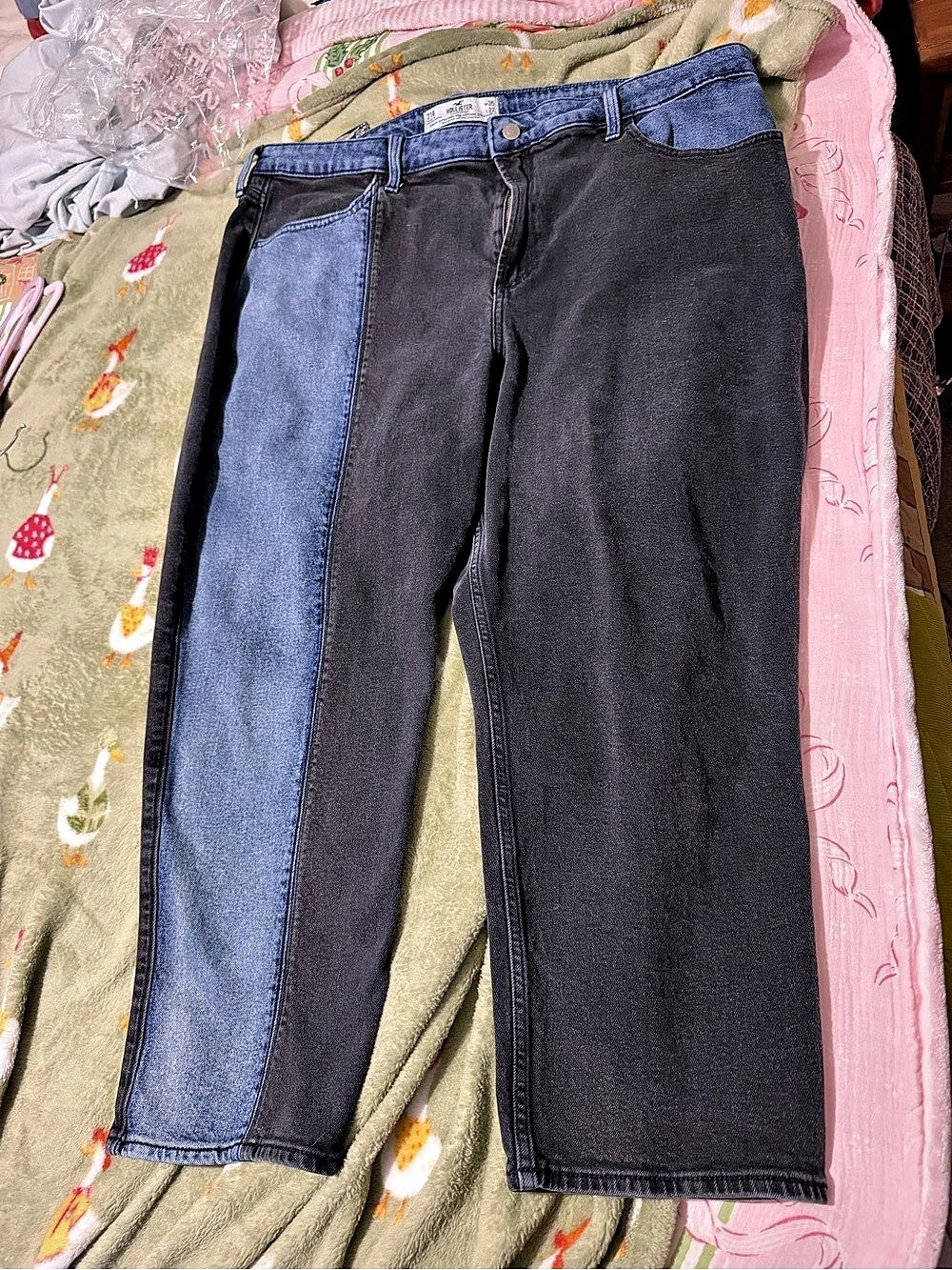Hollister Ultra High-Rise Super Skinny Jeans Color Block Jeans size 21R